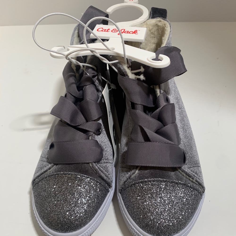 Cat and jack Girls sneakers Size 11